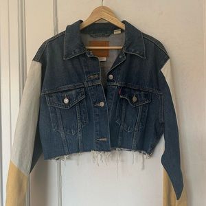 Levi’s Cropped Denim Jacket Size L